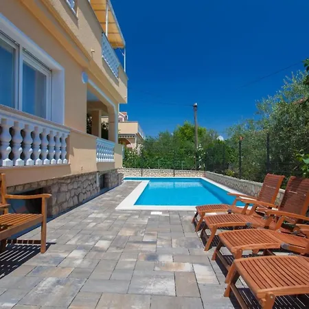 Familienpension Tina 7 By Interhome Šilo